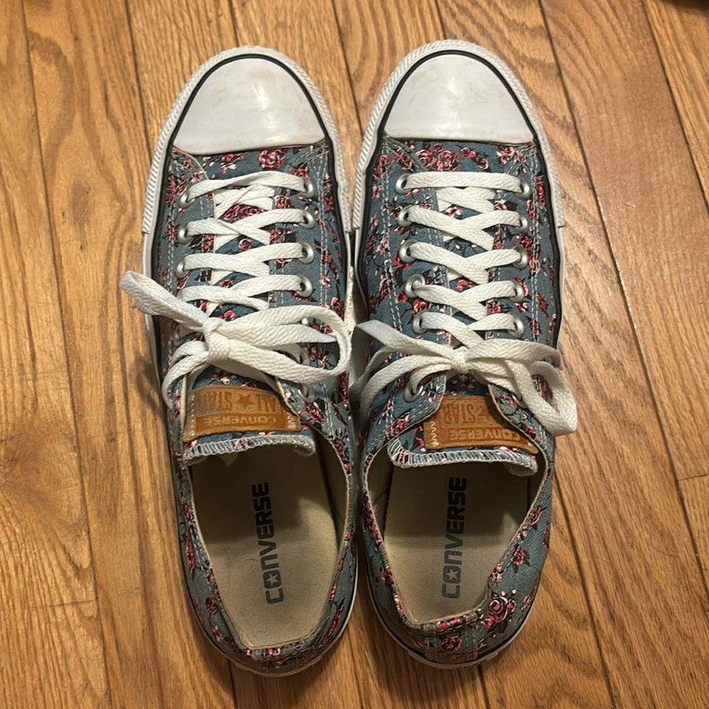 Floral printed low top Converse